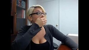 Secretary caught masturbating - full video at girlswithcam666.tk