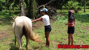 (Onlyfans.com/heatherdeep) HEATHERDEEP.COM TEEN Girls vs Horse size cock