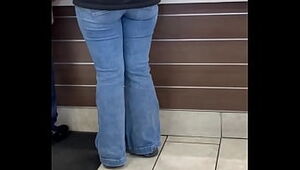 Thick ass Latina teen in jeans