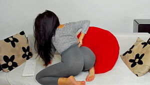 Big ass girl squirting in tight yoga pants        zareen.live